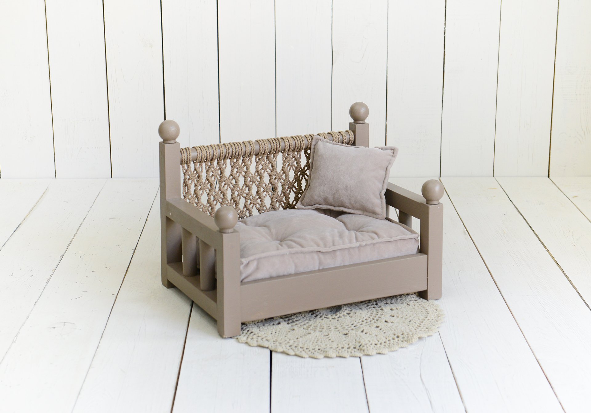 AHŞAP MAKROMELİ YATAK KOLTUK MİNDER DAHİL