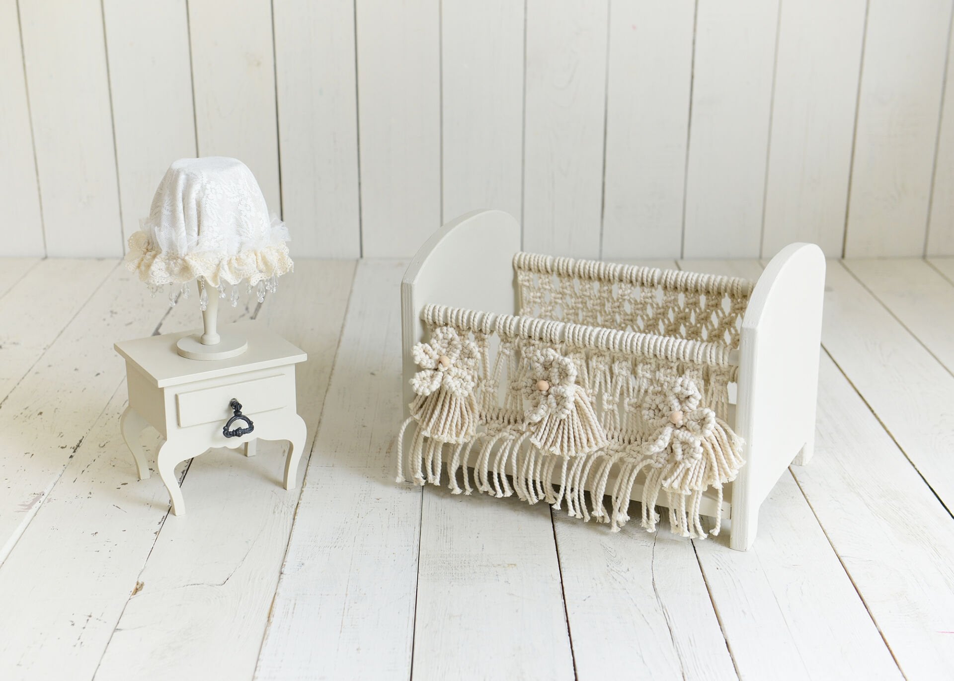 AHŞAP MAKROME YATAK KOMODİN ABAJUR