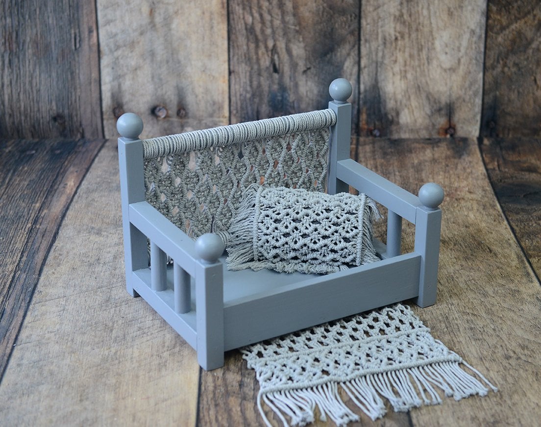 AHŞAP MAKROMELİ YATAK KOLTUK -KİLİM YASTIK